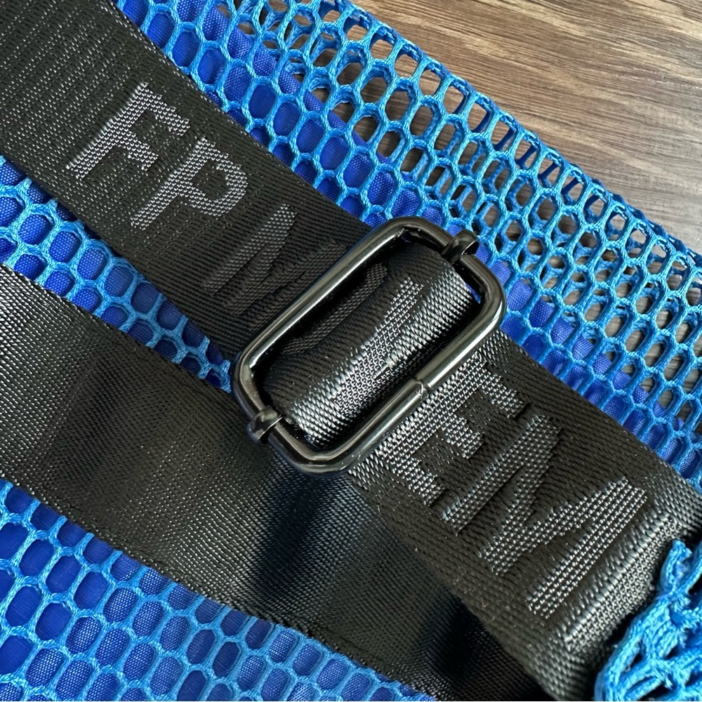 🆕 Free People Unisex Blue Mini Mesh Sling Bag - Picture 10 of 14